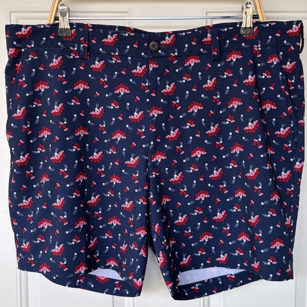 •Roundtree & Yorke• Men’s Beer Pong Print Performance Shorts - Size 40
